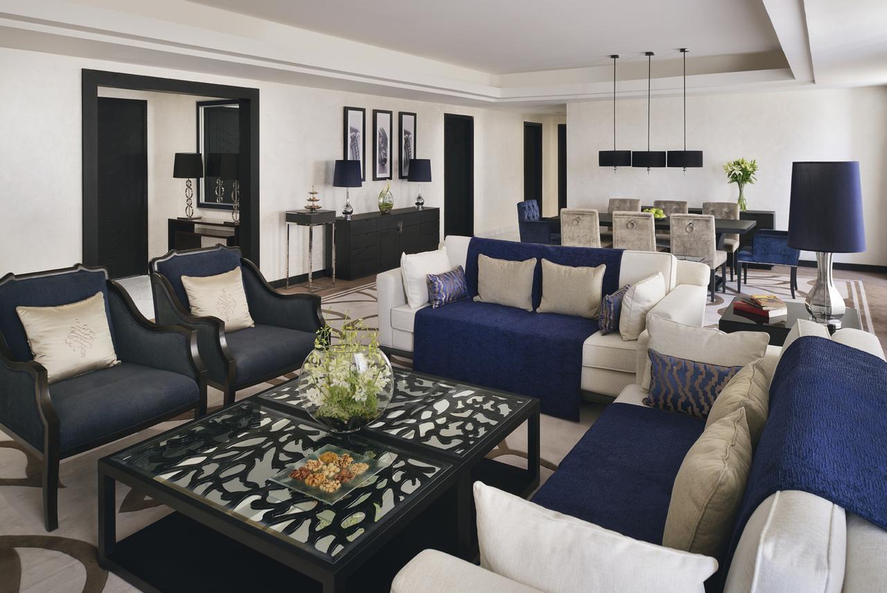 voco - Riyadh, an IHG Hotel Buitenkant foto A suite at the Jumeirah Emirates Towers Hotel