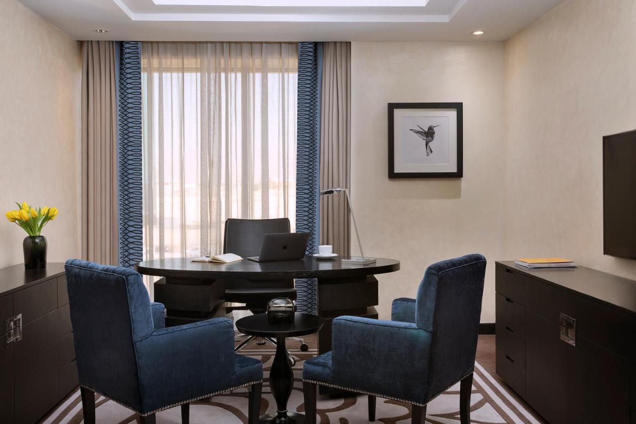 voco - Riyadh, an IHG Hotel Buitenkant foto A typical office at the hotel