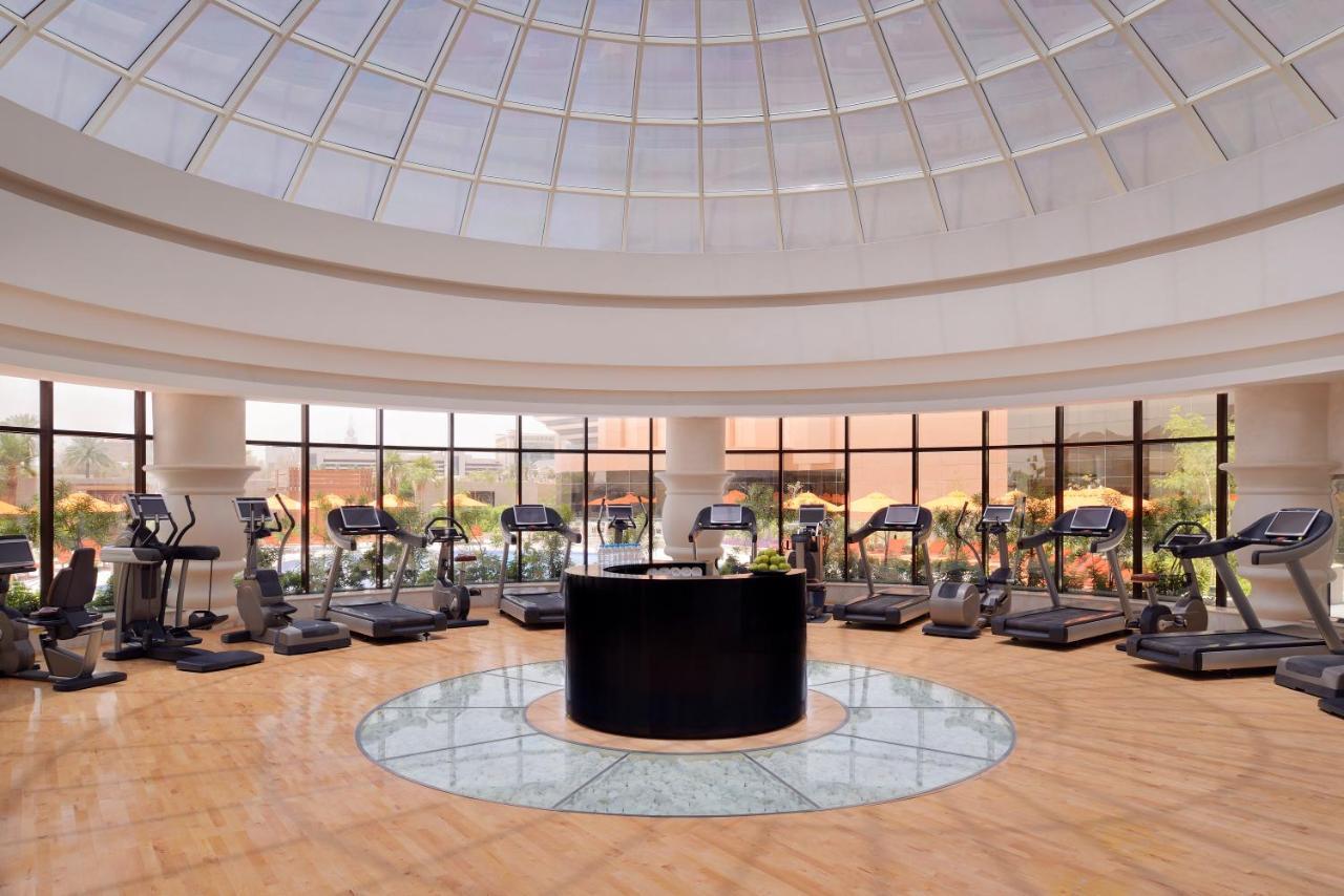 voco - Riyadh, an IHG Hotel Buitenkant foto The gym at the Westin Palace Madrid