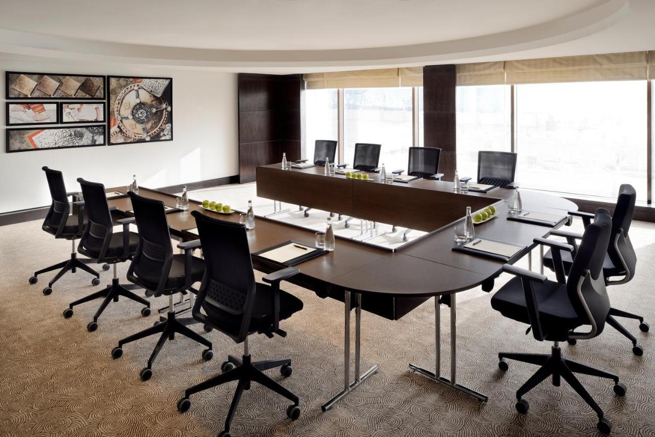 voco - Riyadh, an IHG Hotel Buitenkant foto A meeting room